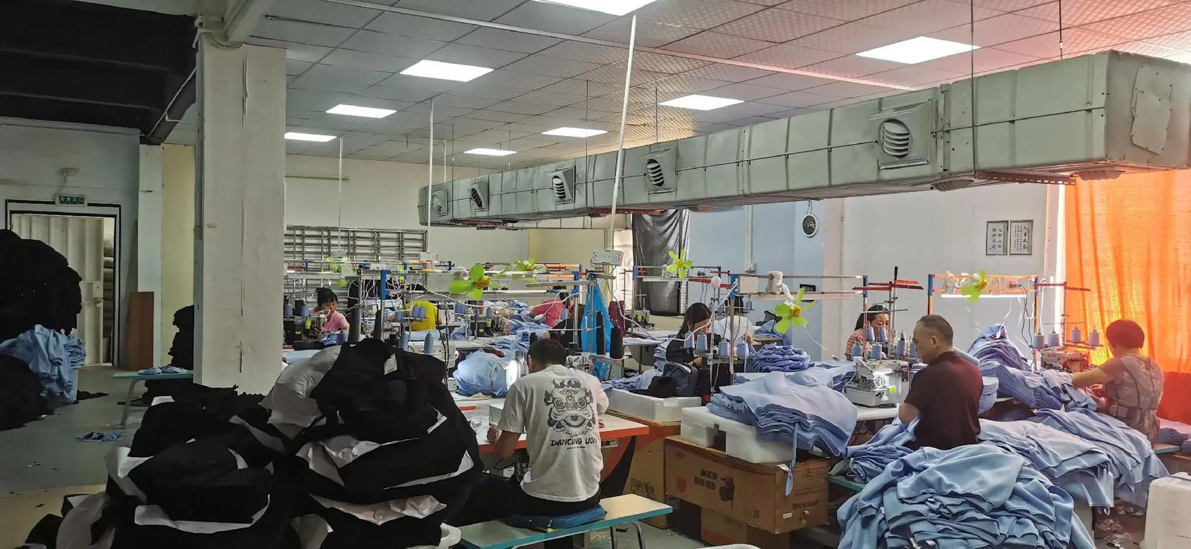 帶你走進服裝廠 車間實拍，揭秘服裝服飾零售的源頭